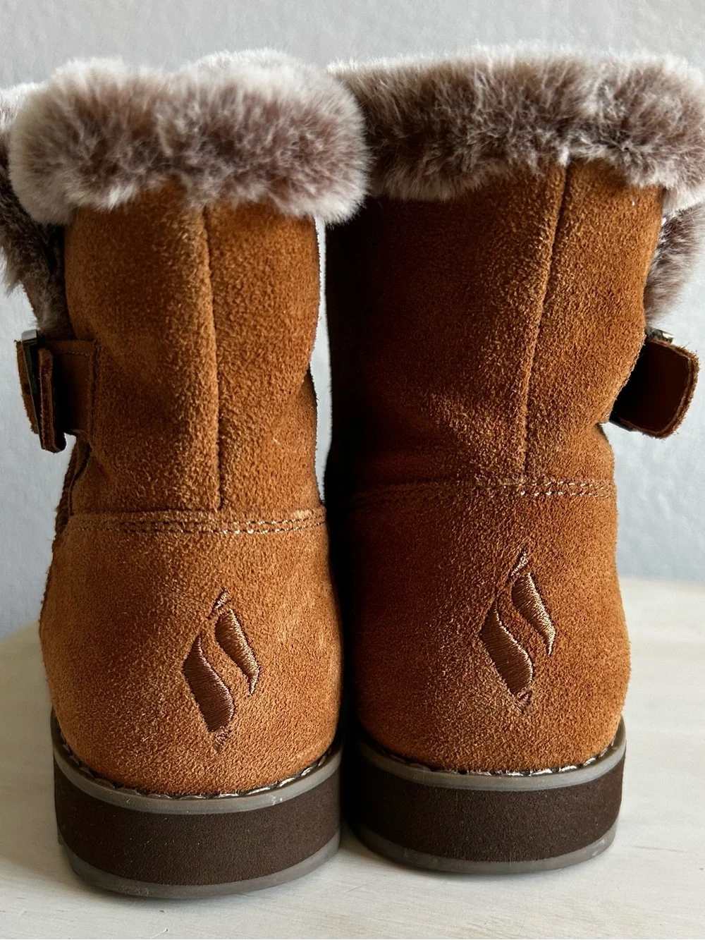 Skechers Women’s Easy Going collection faux-fur winter ankle boots size 7.